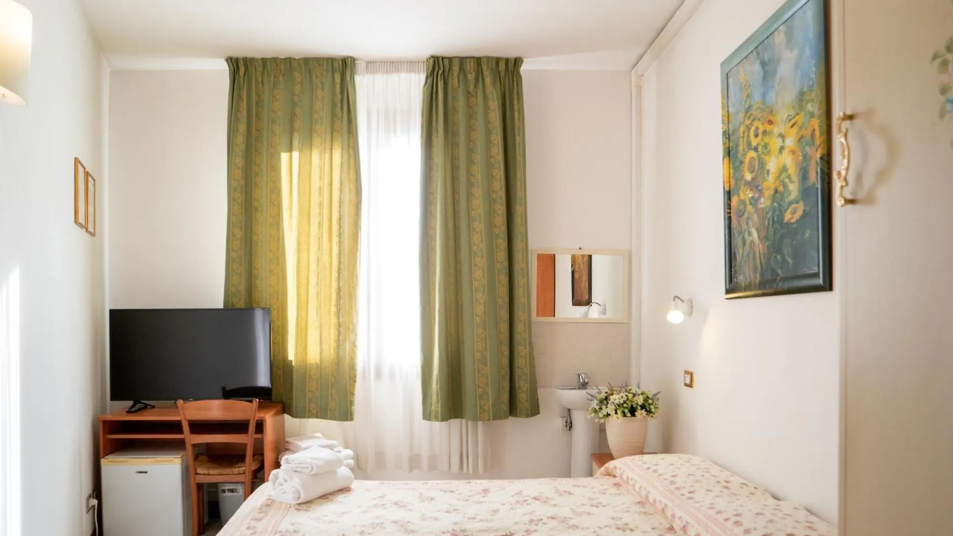 Hotel New Aurora Venice Μαργκέρα 2*,